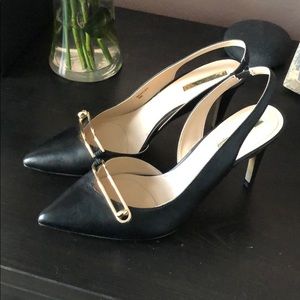 Like New Tahari Sling Back Pumps